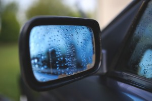 Koop poetsmiddelen. Uw auto glom nog nooit zo mooi